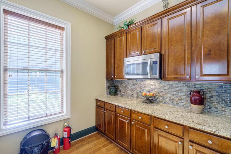 Image for property 2300 Peachford Road 1205, Dunwoody, GA 30338