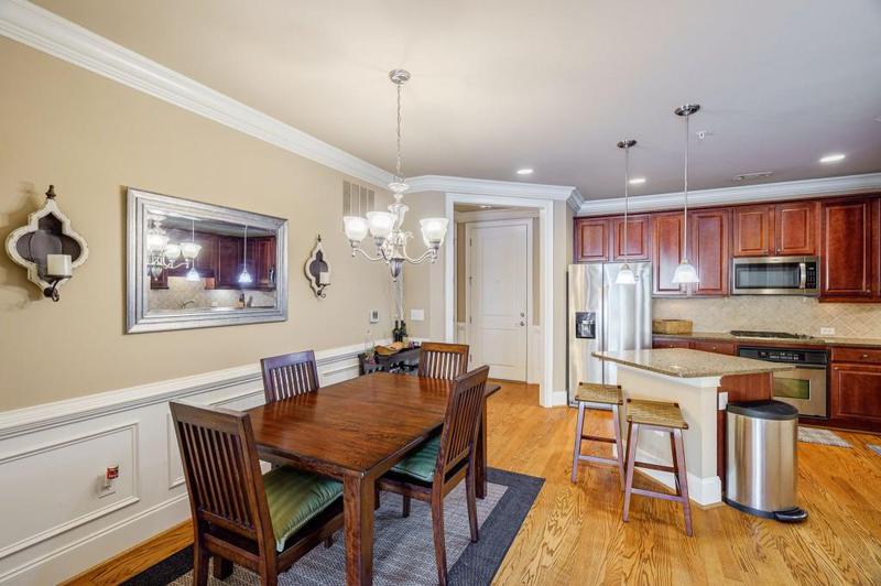 Image for property 2300 Peachford Road 1205, Dunwoody, GA 30338