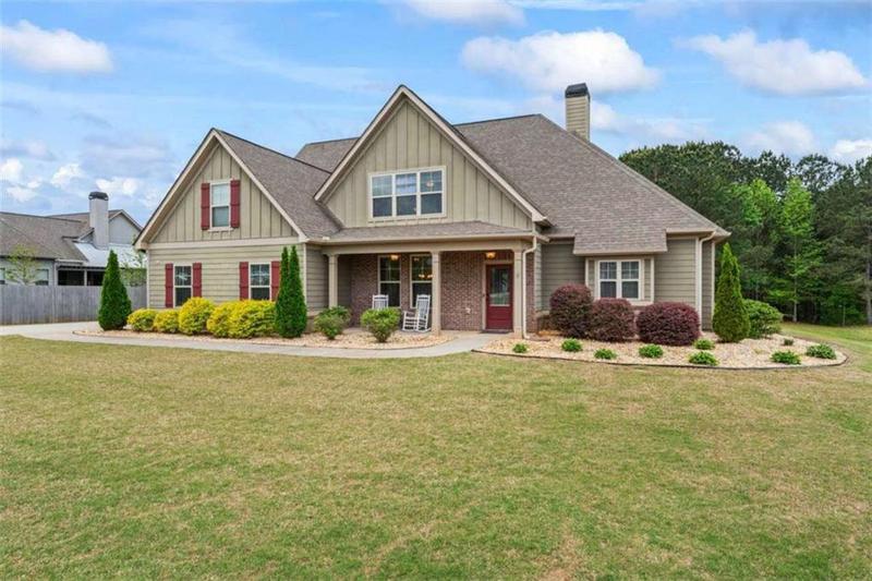 Image for property 35 Huntington Way, Williamson, GA 30292