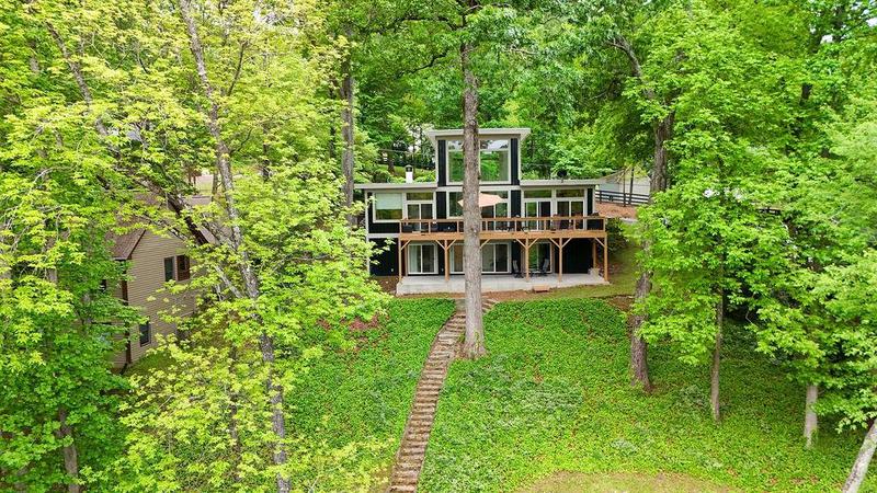 Image for property 132 Lakeshore Drive, Roswell, GA 30075