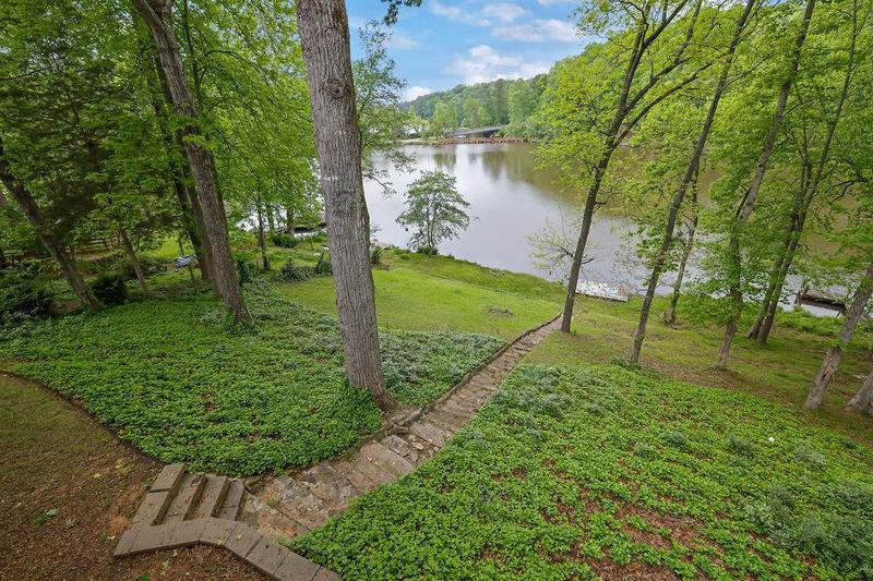 Image for property 132 Lakeshore Drive, Roswell, GA 30075
