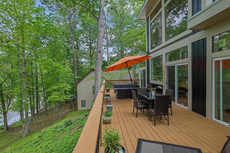 Image for property 132 Lakeshore Drive, Roswell, GA 30075