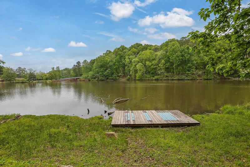 Image for property 132 Lakeshore Drive, Roswell, GA 30075