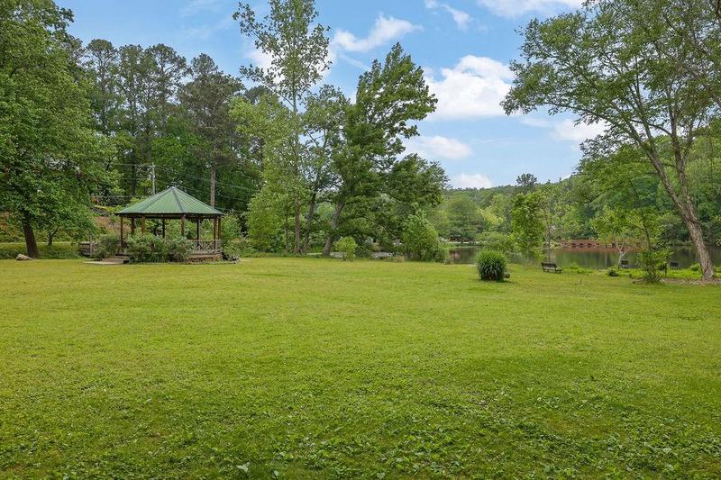 Image for property 132 Lakeshore Drive, Roswell, GA 30075