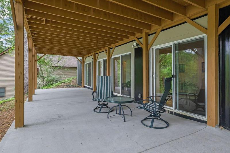 Image for property 132 Lakeshore Drive, Roswell, GA 30075