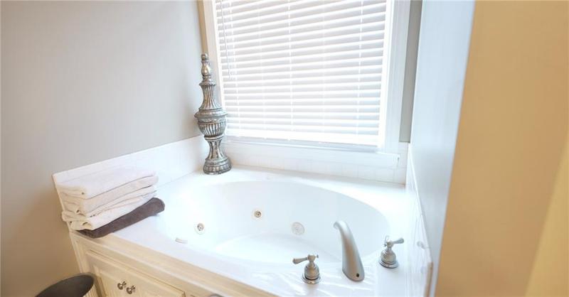 Image for property 541 Richmond Place, Loganville, GA 30052