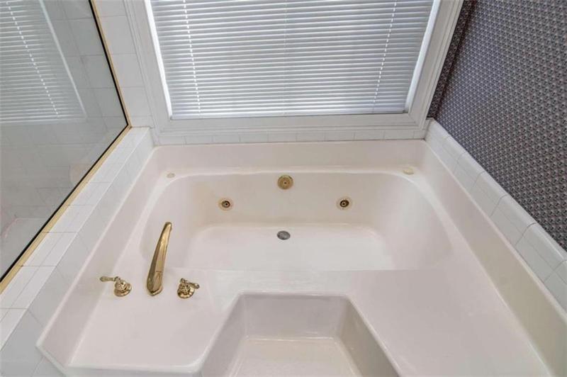 Image for property 22 Coventry Drive, Rome, GA 30161
