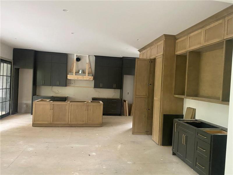 Image for property 180 Thompson Place, Roswell, GA 30075
