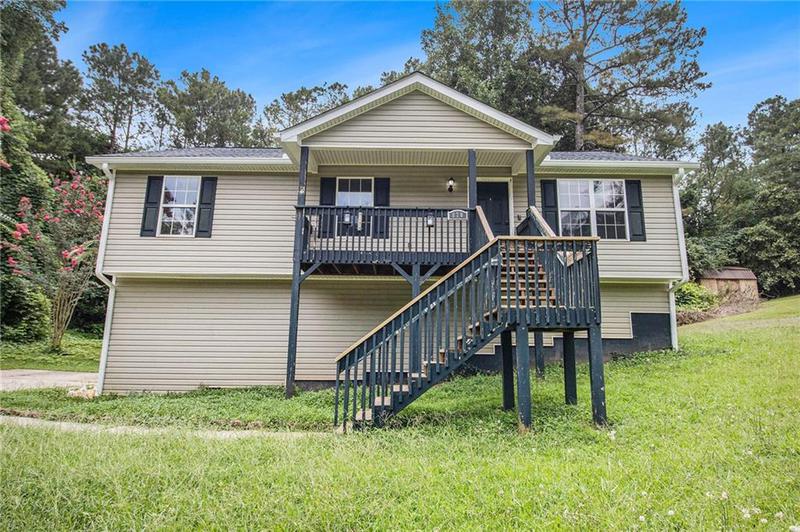 Image for property 870 Eagles Nest Circle, Carrollton, GA 30116