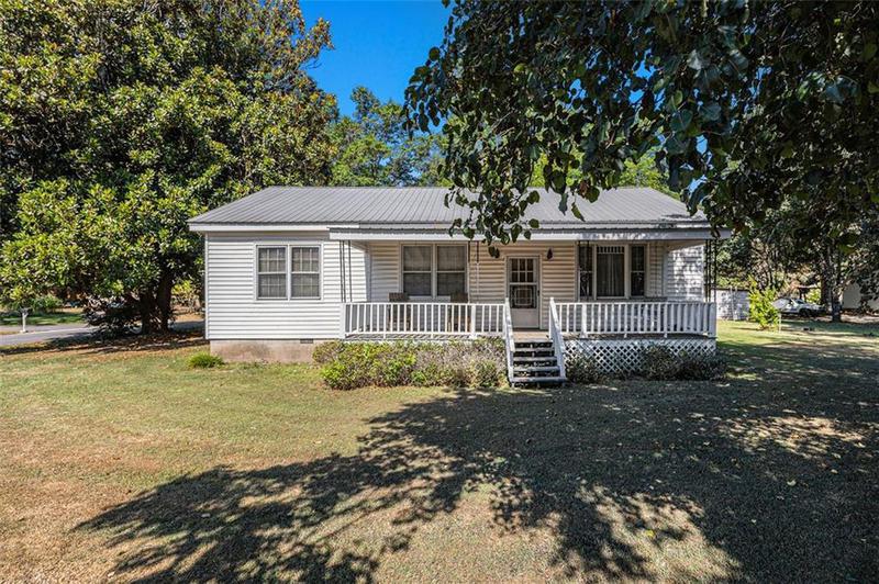 Image for property 8 West Pine Avenue, Comer, GA 30629