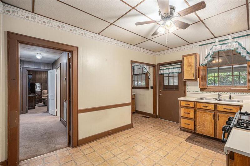 Image for property 8 West Pine Avenue, Comer, GA 30629