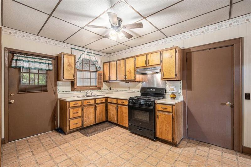 Image for property 8 West Pine Avenue, Comer, GA 30629