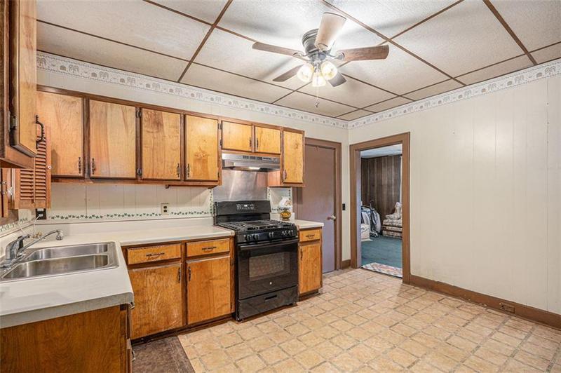 Image for property 8 West Pine Avenue, Comer, GA 30629