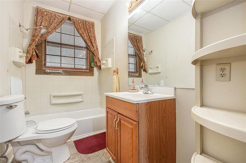 Image for property 8 West Pine Avenue, Comer, GA 30629