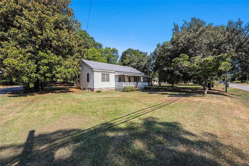 Image for property 8 West Pine Avenue, Comer, GA 30629