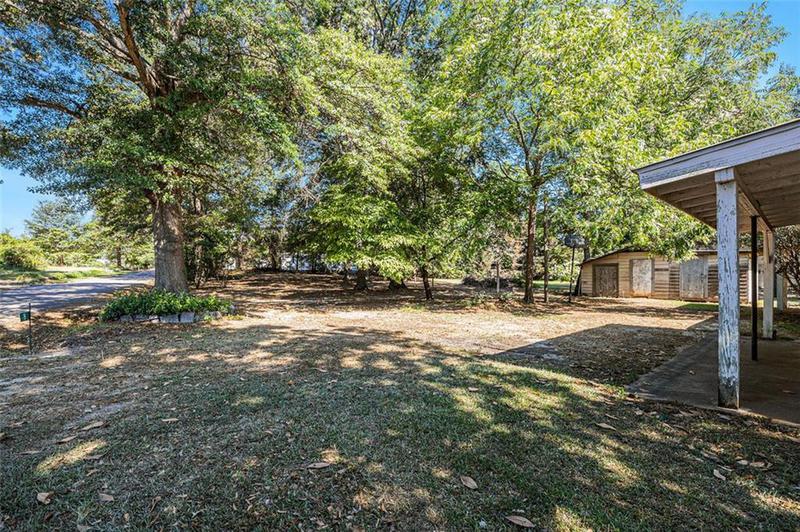 Image for property 8 West Pine Avenue, Comer, GA 30629