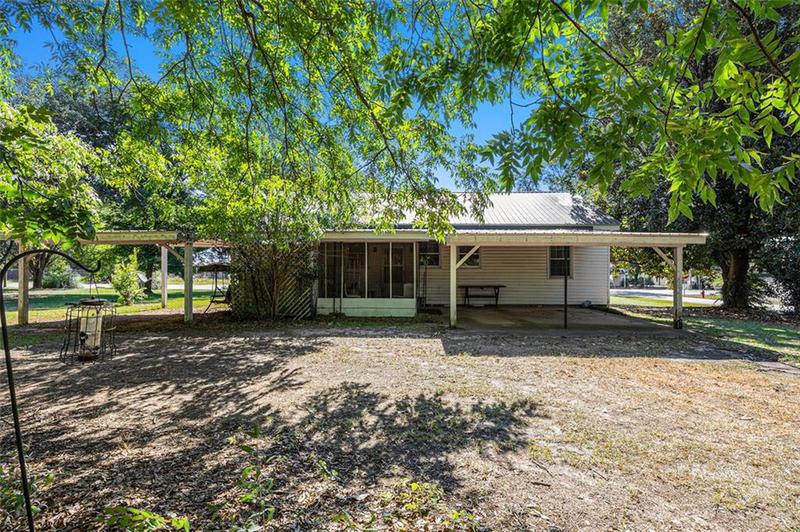 Image for property 8 West Pine Avenue, Comer, GA 30629