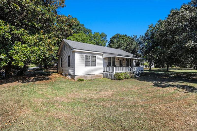 Image for property 8 West Pine Avenue, Comer, GA 30629