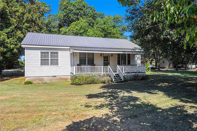 Image for property 8 West Pine Avenue, Comer, GA 30629
