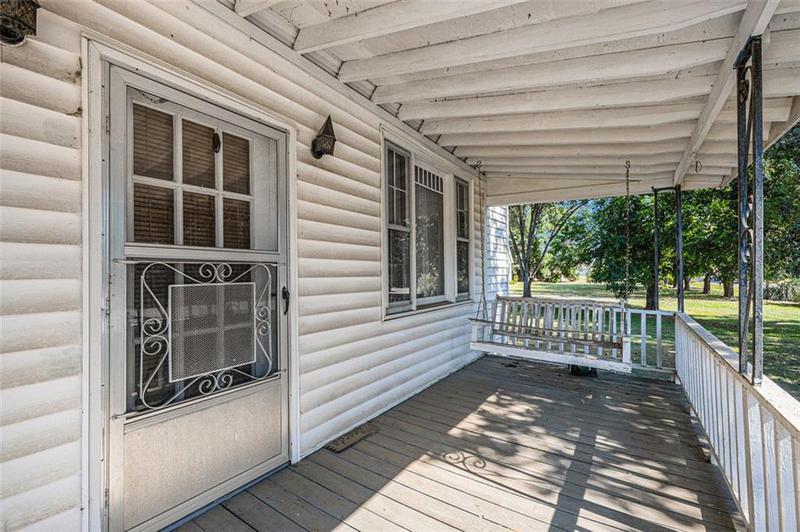 Image for property 8 West Pine Avenue, Comer, GA 30629