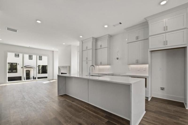 Image for property 3667 Peachtree Road 13, Atlanta, GA 30319
