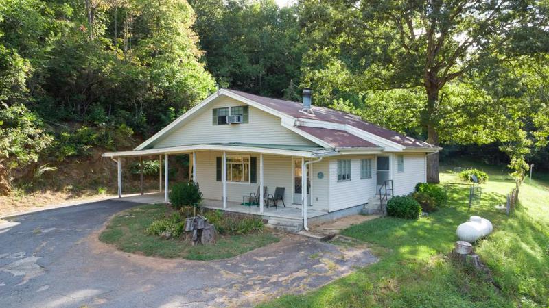 Image for property 239 Glenn Elliott Road, Dahlonega, GA 30533
