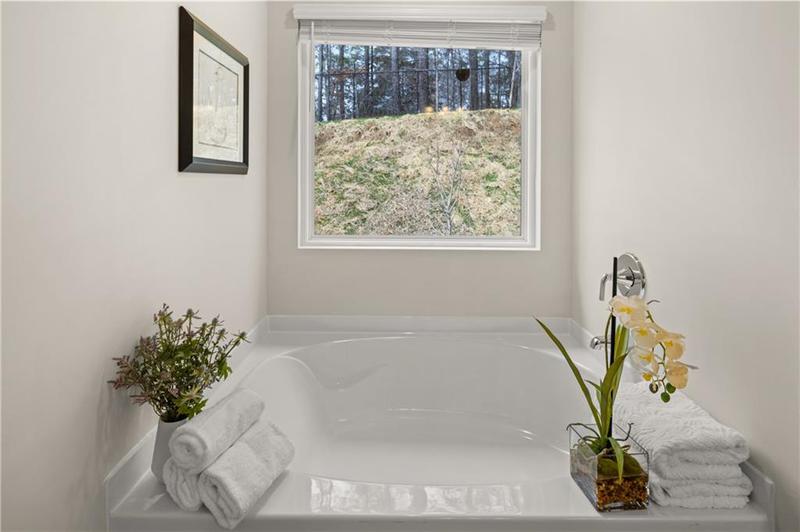 Image for property 1352 Riverstone Road 104, Jonesboro, GA 30238