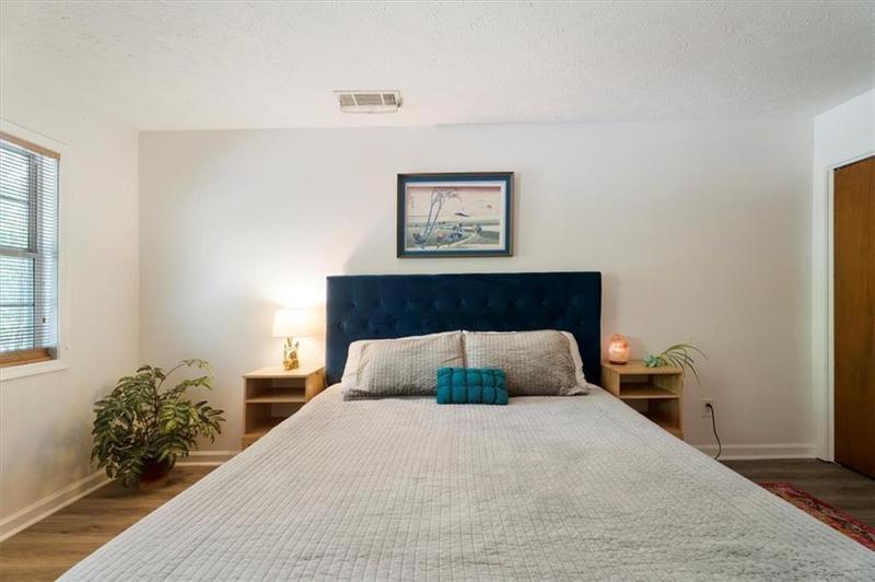 Image for property 385 Roswell Farms Road, Roswell, GA 30075