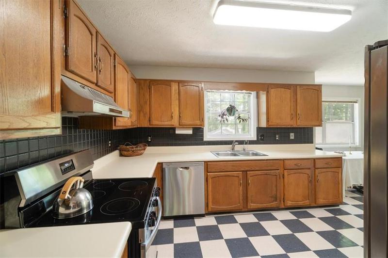 Image for property 385 Roswell Farms Road, Roswell, GA 30075