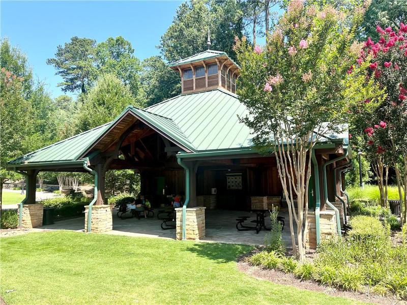 Image for property 6700 ROSWELL Road 13B, Atlanta, GA 30328
