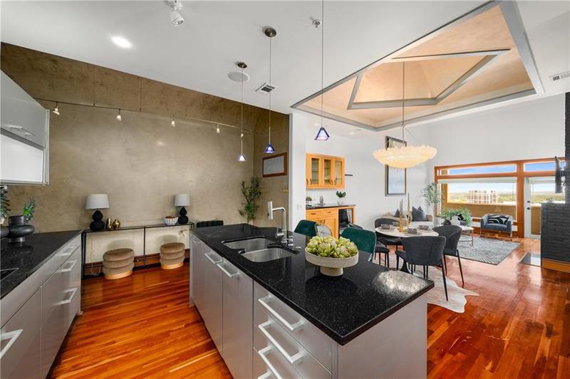 Image for property 3334 Peachtree Road 1707, Atlanta, GA 30326