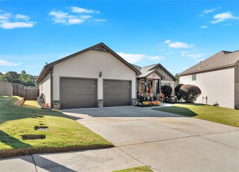 Image for property 911 Mcduffie Circle, Douglasville, GA 30134