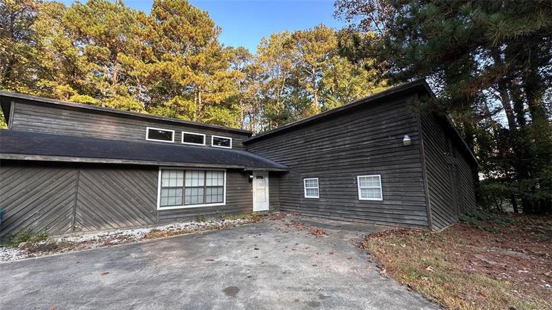 Image for property 5965 CATAWBA Way, Atlanta, GA 30349
