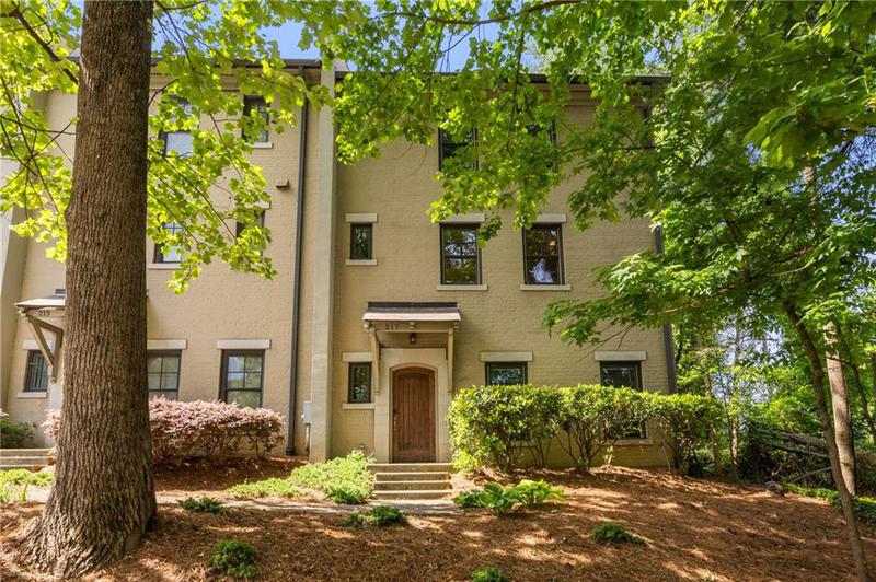 Image for property 217 Knob Hills Circle, Decatur, GA 30030