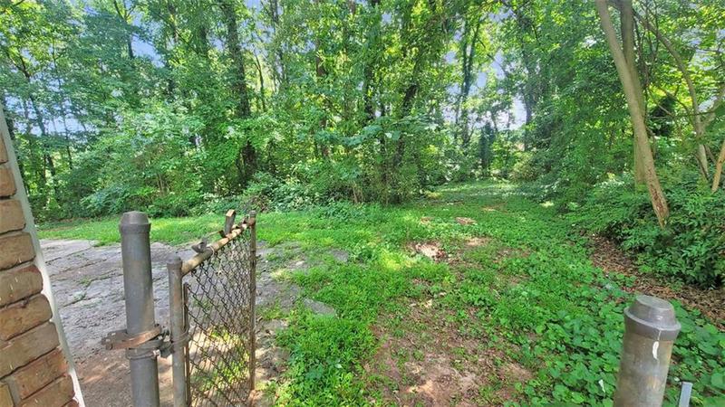 Image for property 2327 STERLING RIDGE Road, Decatur, GA 30032