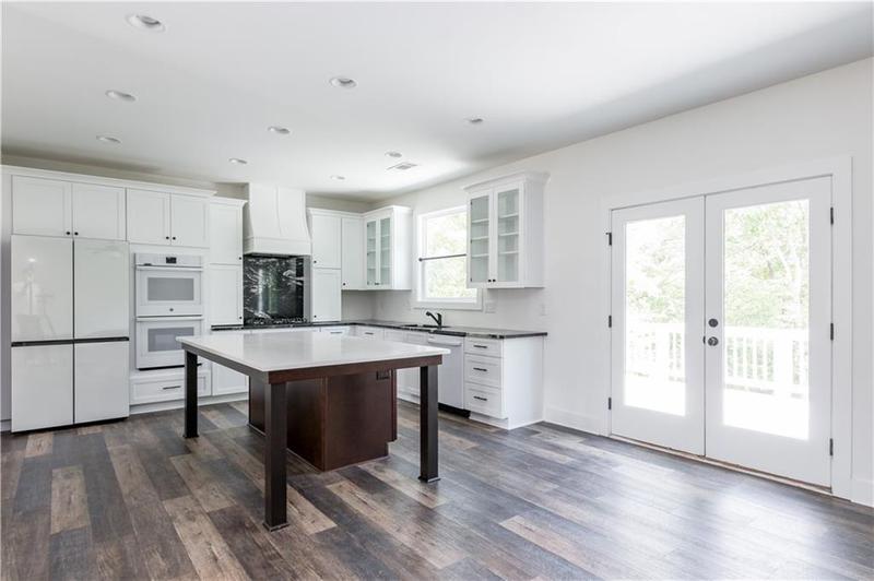Image for property 11 Bluff Court, Cartersville, GA 30120