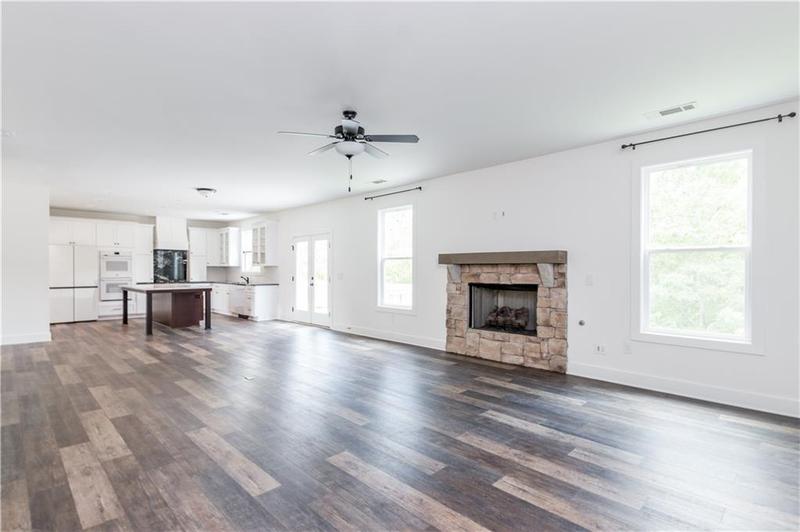 Image for property 11 Bluff Court, Cartersville, GA 30120