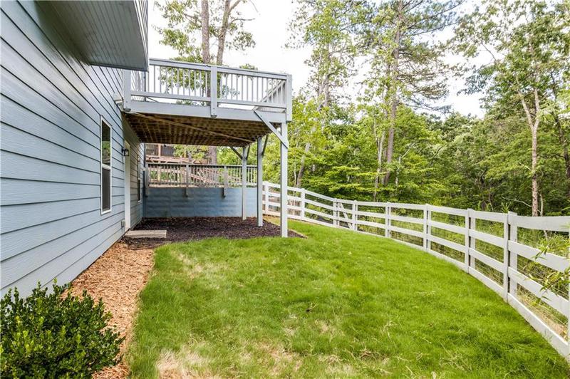 Image for property 11 Bluff Court, Cartersville, GA 30120