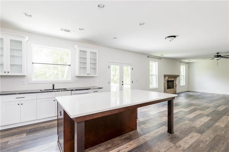 Image for property 11 Bluff Court, Cartersville, GA 30120