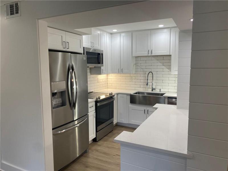 Image for property 145 Amherst Place, Atlanta, GA 30327