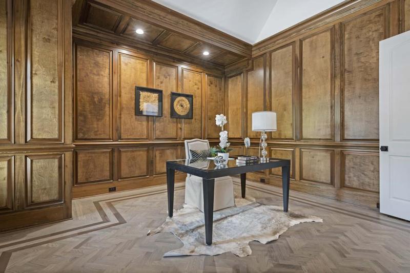 Image for property 850 Camden Park Court, Atlanta, GA 30342