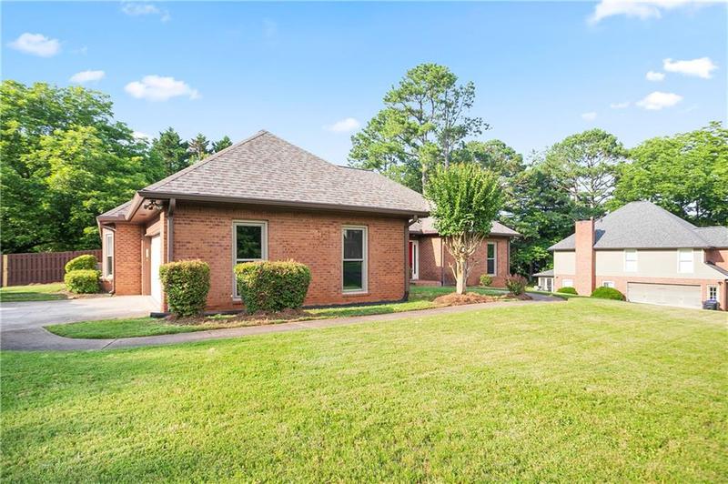 Image for property 300 Saddle Creek Lane, Roswell, GA 30076