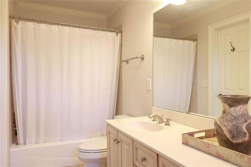 Image for property 8 Irwin Court, Rome, GA 30165