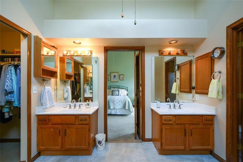 Image for property 118 HERITAGE Way, Peachtree City, GA 30269