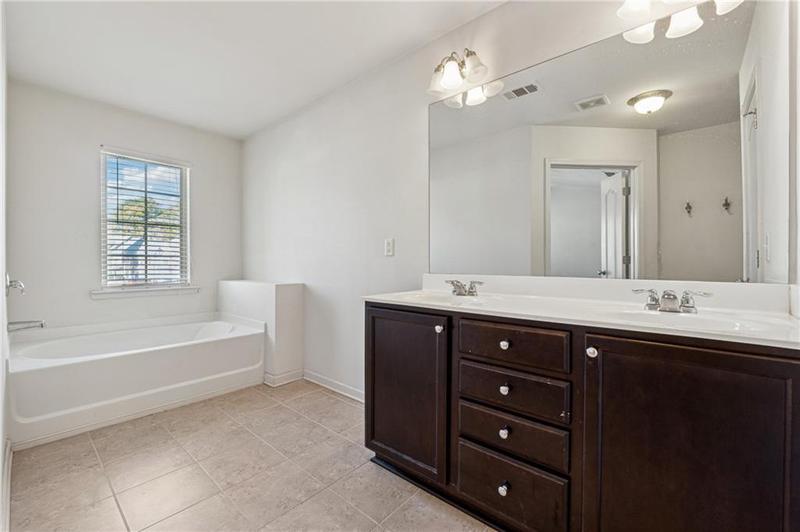 Image for property 7633 Summer Berry Lane, Lithonia, GA 30038