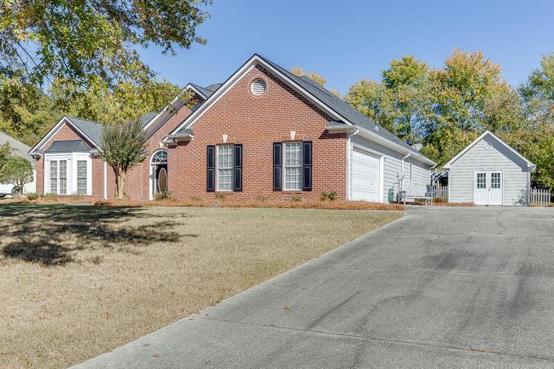 Image for property 905 Cruce Lake Drive, Hoschton, GA 30548