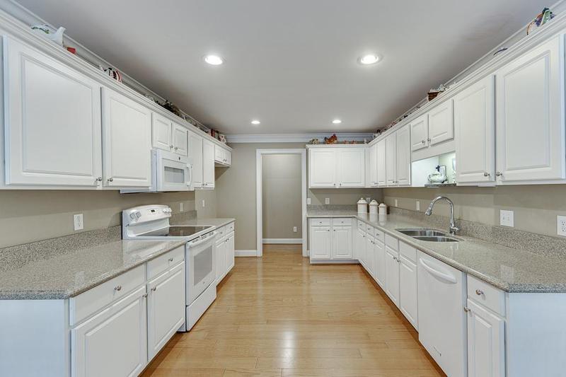 Image for property 905 Cruce Lake Drive, Hoschton, GA 30548