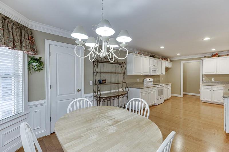 Image for property 905 Cruce Lake Drive, Hoschton, GA 30548