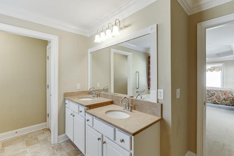 Image for property 905 Cruce Lake Drive, Hoschton, GA 30548