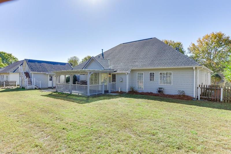 Image for property 905 Cruce Lake Drive, Hoschton, GA 30548